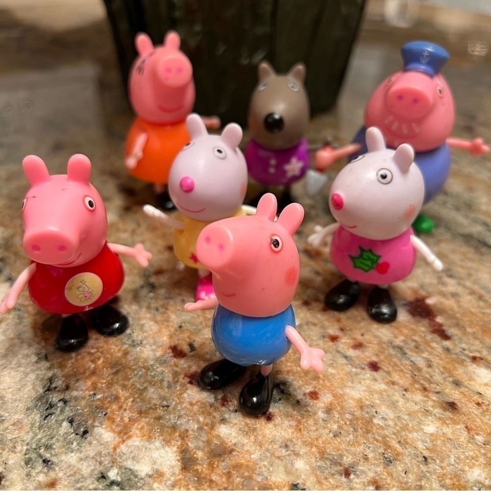 PEPPA PIG Figure Character   Lot of 8